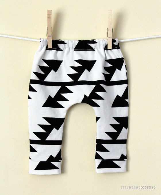 white and black arrow